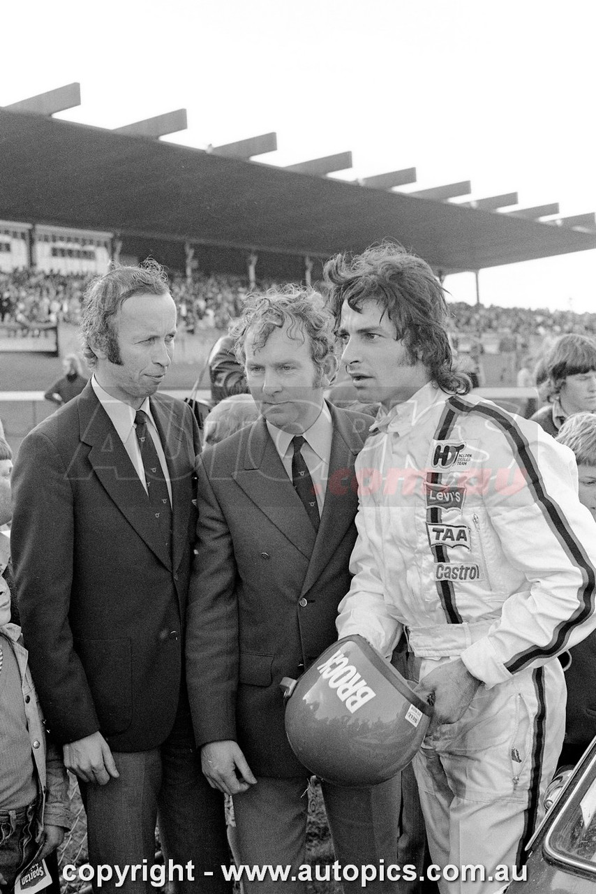 73SA09PD7019 - Peter Brock, Sandown Three Hour 250, Sandown, 9th September, 1973, Holden Torana LJ GTR XU-1 - Photographer Peter D'Abbs