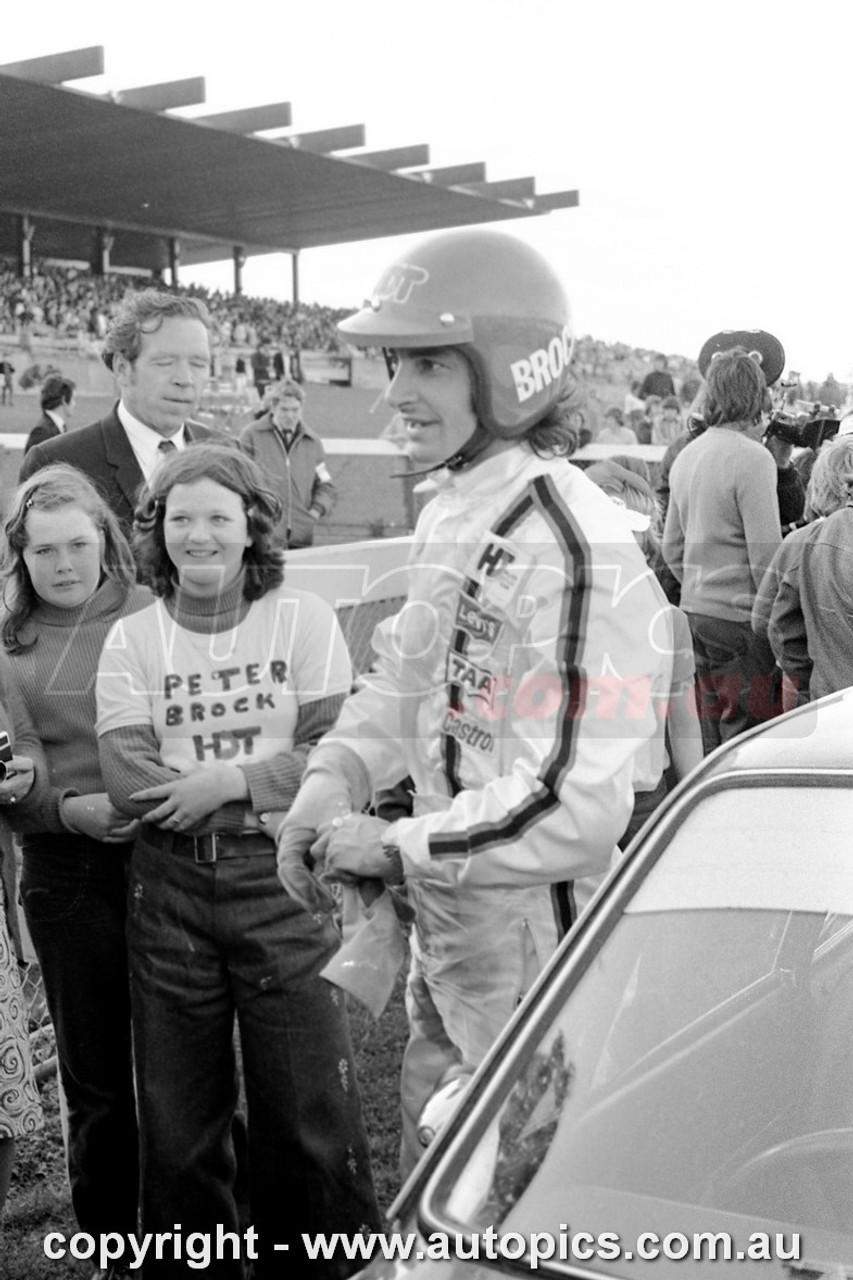 73SA09PD7020 - Peter Brock, Sandown Three Hour 250, Sandown, 9th September, 1973, Holden Torana LJ GTR XU-1 - Photographer Peter D'Abbs