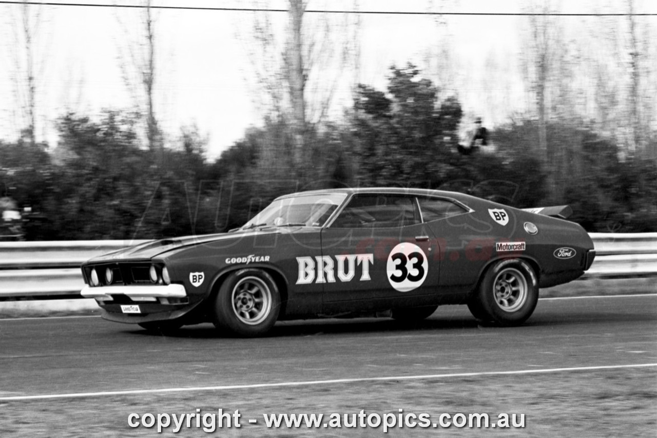 74SA09PD7005 - Allan Moffat, Sandown Three Hour 250, Sandown, 8th September, 1974, Ford Falcon XB GT Hardtop - Photographer Peter D'Abbs