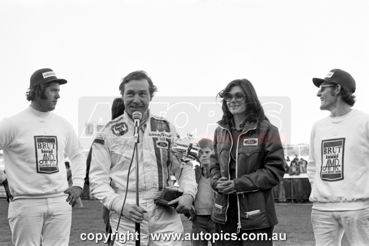 74SA09PD7009 - Allan Moffat, Sandown Three Hour 250, Sandown, 8th September, 1974, Ford Falcon XB GT Hardtop - Photographer Peter D'Abbs