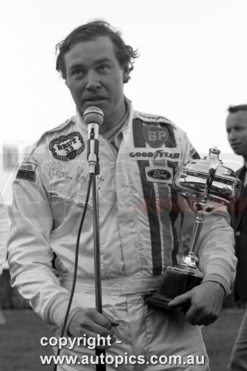 74SA09PD7010 - Allan Moffat, Sandown Three Hour 250, Sandown, 8th September, 1974, Ford Falcon XB GT Hardtop - Photographer Peter D'Abbs