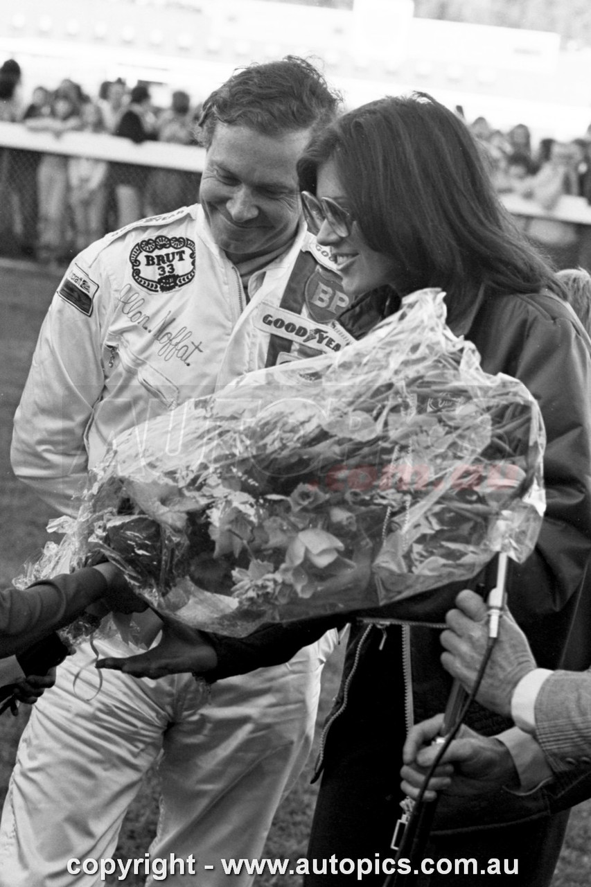 74SA09PD7015 - Allan Moffat, Sandown Three Hour 250, Sandown, 8th September, 1974, Ford Falcon XB GT Hardtop - Photographer Peter D'Abbs