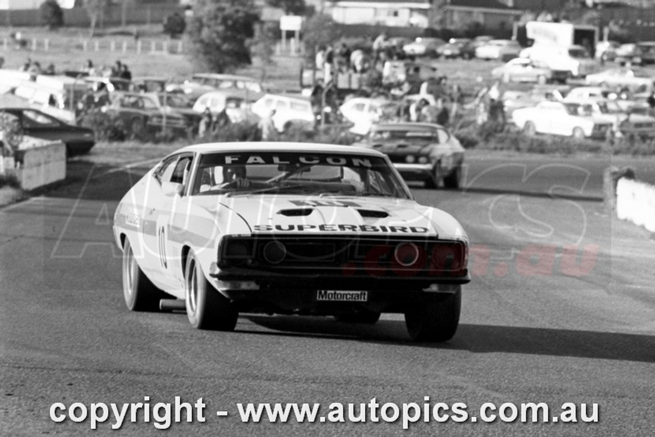 74SA09PD7023 - Murray Carter, Sandown Three Hour 250, Sandown, 8th September, 1974, Ford Falcon XB GT Hardtop - Photographer Peter D'Abbs