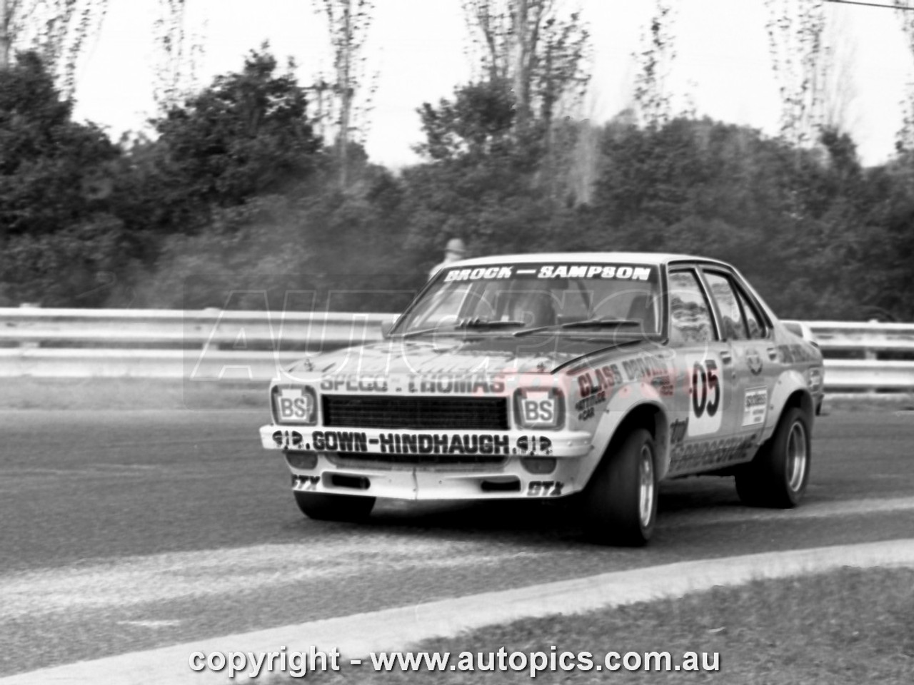 75SA09PD7007 - Peter Brock, Sandown 250, Sandown, 14th September, 1975, Holden Torana LH SL/R 5000 L34 - Photographer Peter D'Abbs