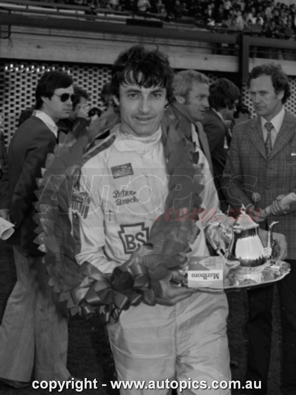 75SA09PD7009 - Peter Brock, Sandown 250, Sandown, 14th September, 1975, Holden Torana LH SL/R 5000 L34 - Photographer Peter D'Abbs