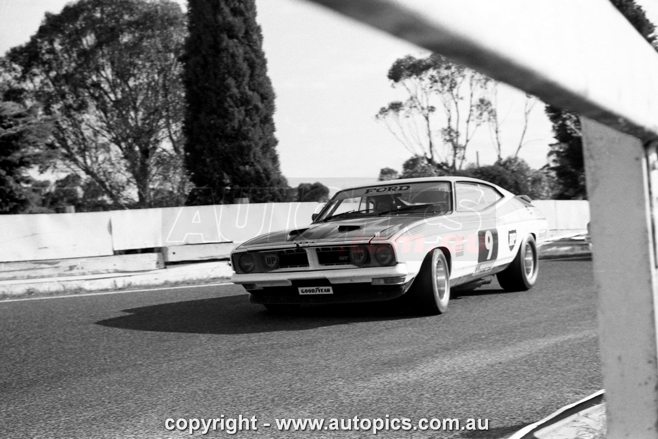 76SA09PD7016 - Allan Moffat, Hang Ten 400, Sandown, 12th September, 1976, Ford Falcon XB GT Hardtop - Photographer Peter D'Abbs