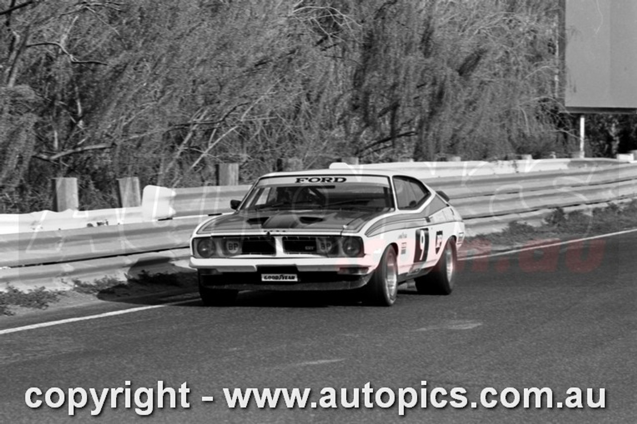 76SA09PD7020 - Allan Moffat, Hang Ten 400, Sandown, 12th September, 1976, Ford Falcon XB GT Hardtop - Photographer Peter D'Abbs 76SA09PD7020 - Allan Moffat, Hang Ten 400, Sandown, 12th September, 1976, Ford Falcon XB GT Hardtop - Photographer Peter D'Abbs