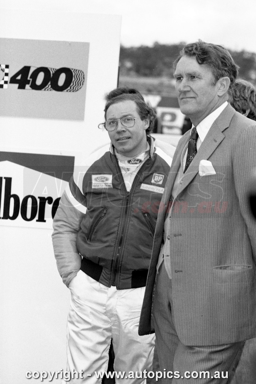 76SA09PD7027 - Allan Moffat, Hang Ten 400, Sandown, 12th September, 1976, Ford Falcon XB GT Hardtop - Photographer Peter D'Abbs