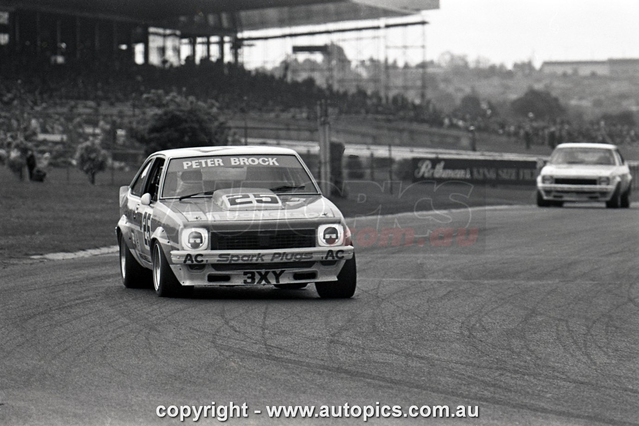 77SA09PD7000 - Peter Brock, Hang Ten 400, Sandown, 11th September, 1977, Holden LX Torana SS A9X Hatchback - Photographer Peter D'Abbs