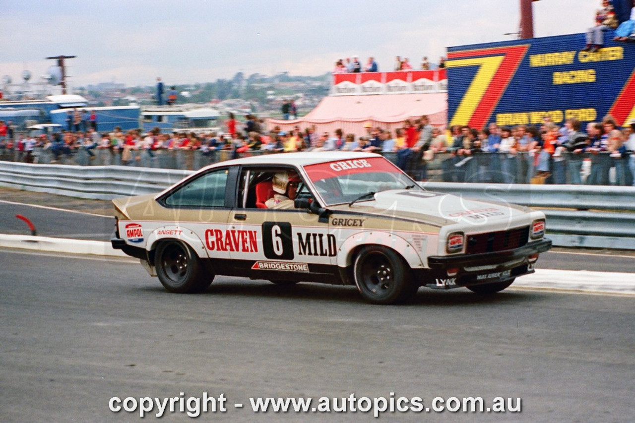 77SA09PD7010 - Allan Grice, Hang Ten 400, Sandown, 11th September, 1977, Holden LX Torana SS A9X Hatchback - Photographer Peter D'Abbs