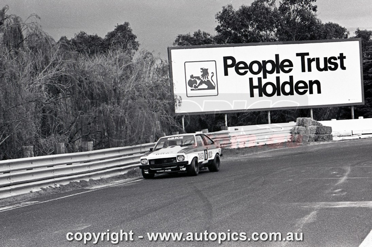 77SA09PD7017 - Allan Grice, Hang Ten 400, Sandown, 11th September, 1977, Holden LX Torana SS A9X Hatchback - Photographer Peter D'Abbs
