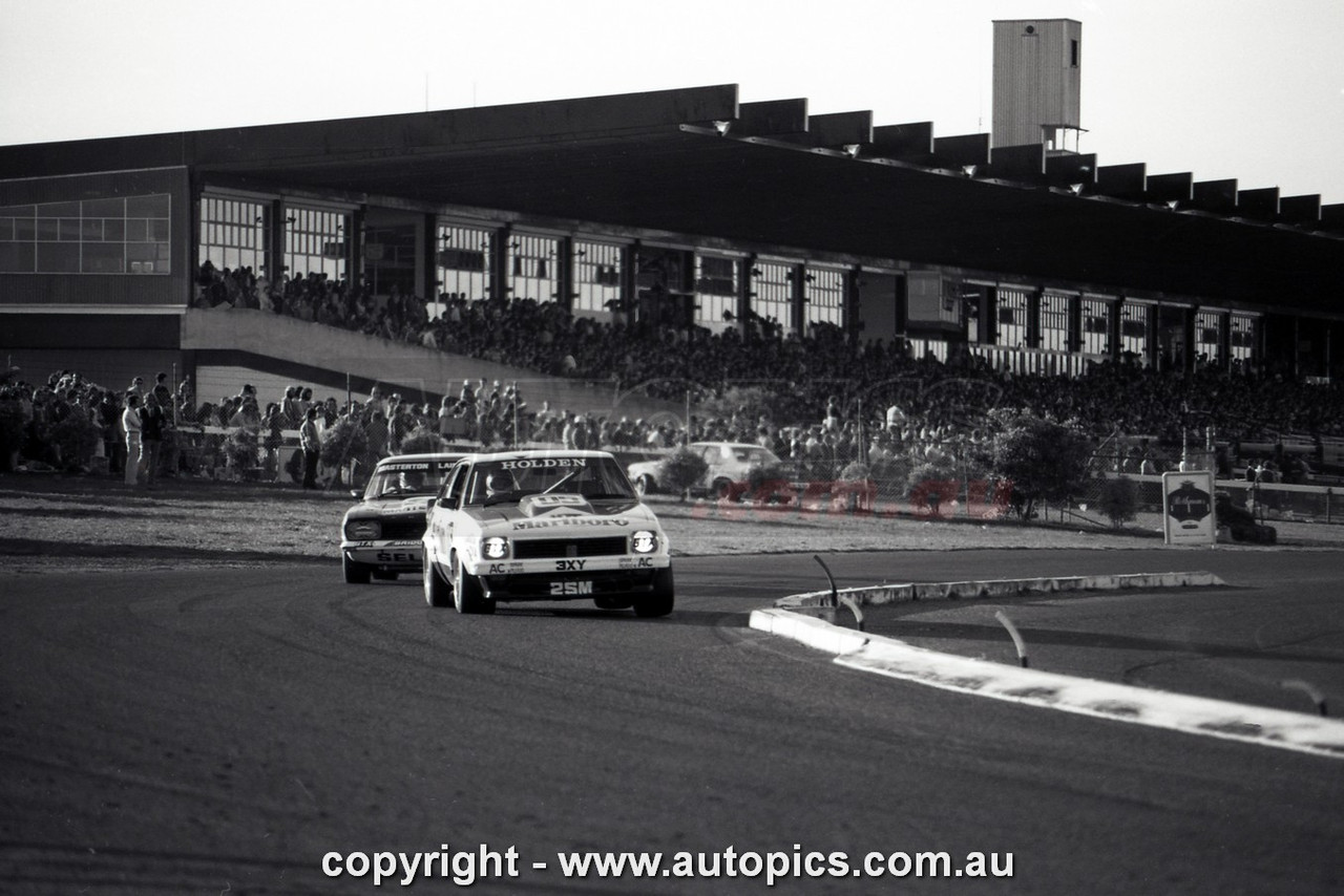 78SA09PD7005 - Peter Brock, Hang Ten 400, Sandown International Motor Raceway, 10th September, 1978, Holden LX Torana SS a9x Hatchback - Photographer Peter D'Abbs