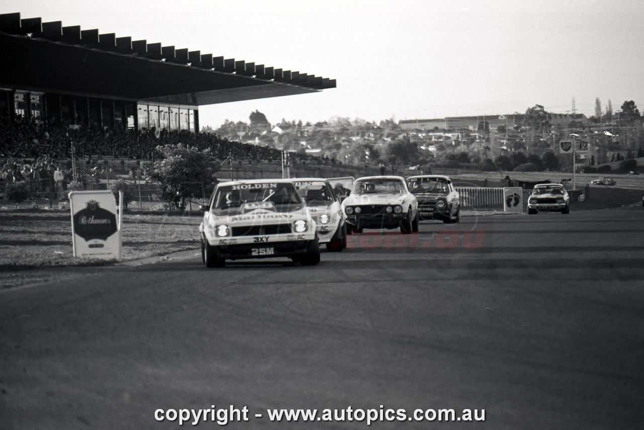 78SA09PD7009 - Peter Brock, Hang Ten 400, Sandown International Motor Raceway, 10th September, 1978, Holden LX Torana SS a9x Hatchback - Photographer Peter D'Abbs