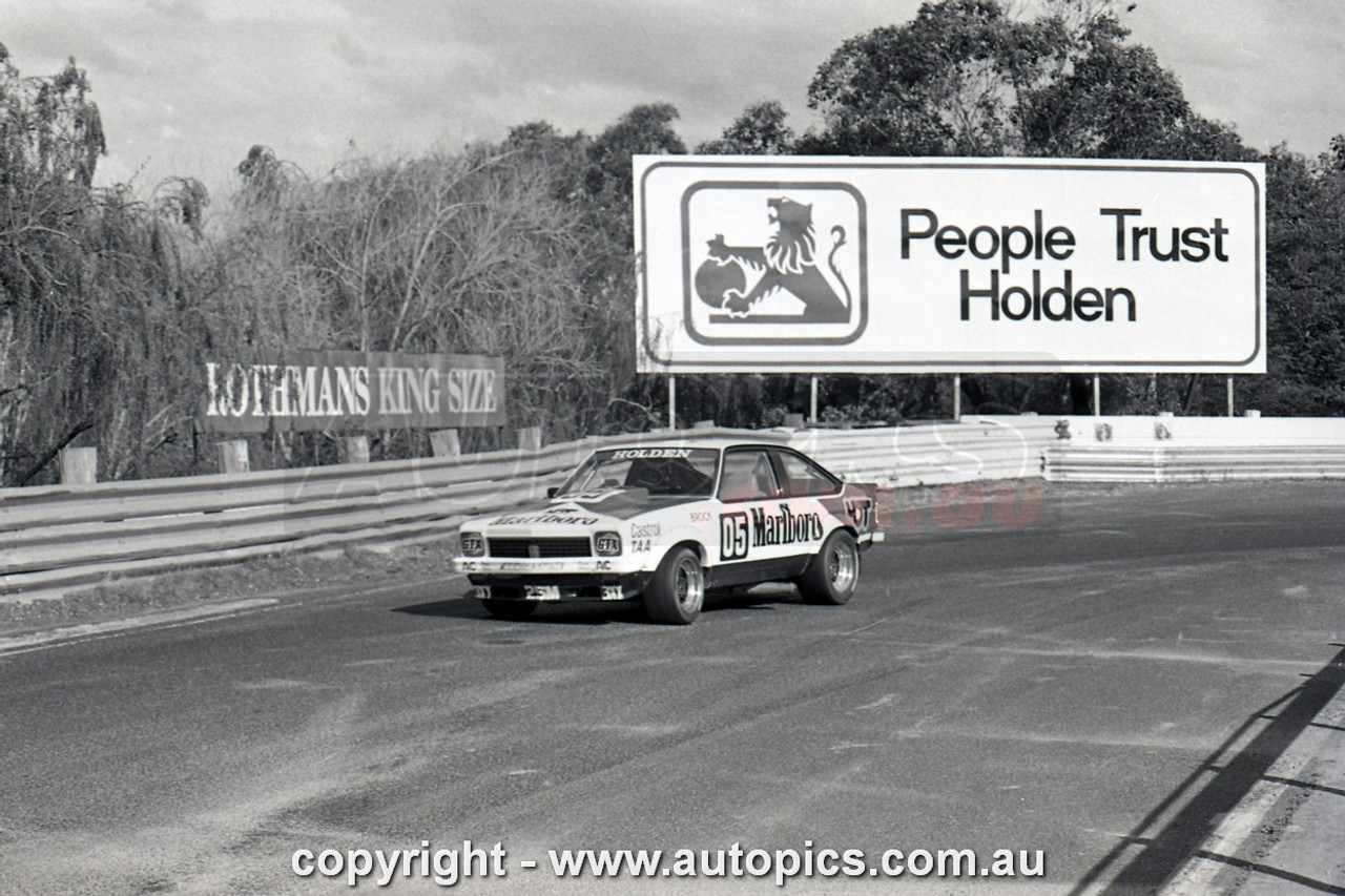 79SA09PD7006 - Peter Brock, Hang Ten 400, Sandown International Motor Raceway, 9th September, 1979, Holden LX Torana SS A9X Hatchback - Photographer Peter D'Abbs
