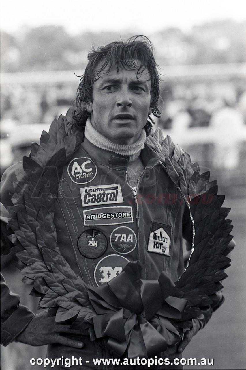 79SA09PD7012 - Peter Brock, Hang Ten 400, Sandown International Motor Raceway, 9th September, 1979, Holden LX Torana SS A9X Hatchback - Photographer Peter D'Abbs