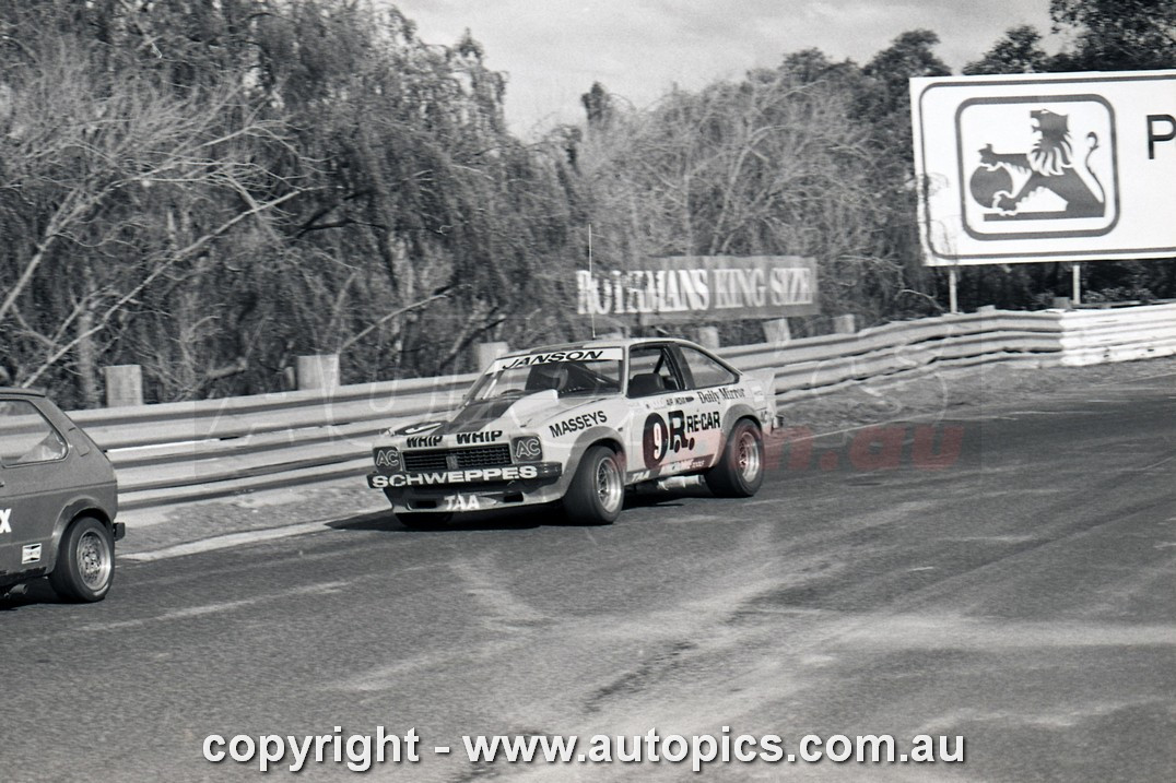 79SA09PD7034 - Peter Janson & Larry Perkins, Hang Ten 400, Sandown International Motor Raceway, 9th September, 1979, Holden LX Torana SS A9X Hatchback - Photographer Peter D'Abbs