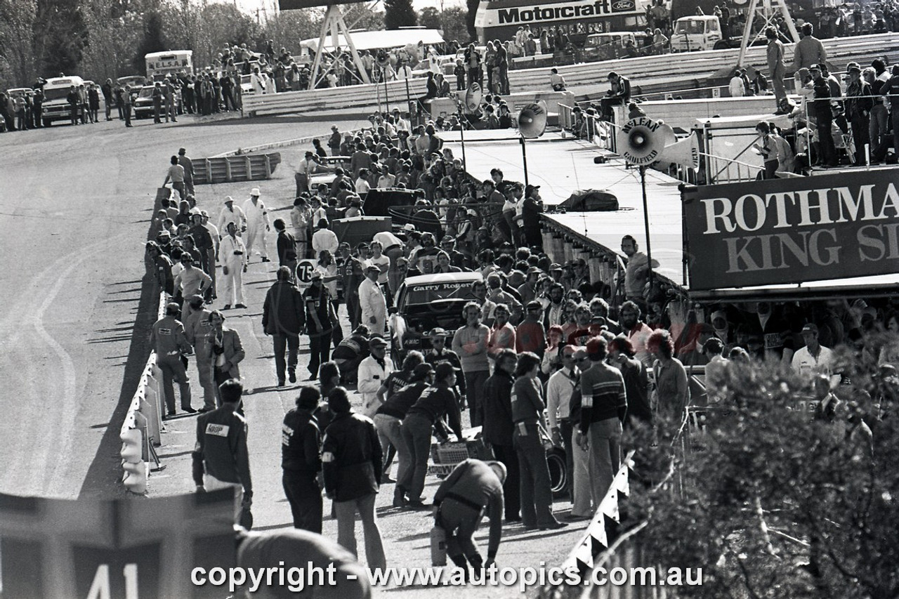 79SA09PD7039 - Pits Shot, Hang Ten 400, Sandown International Motor Raceway, 9th September, 1979  - Photographer Peter D'Abbs
