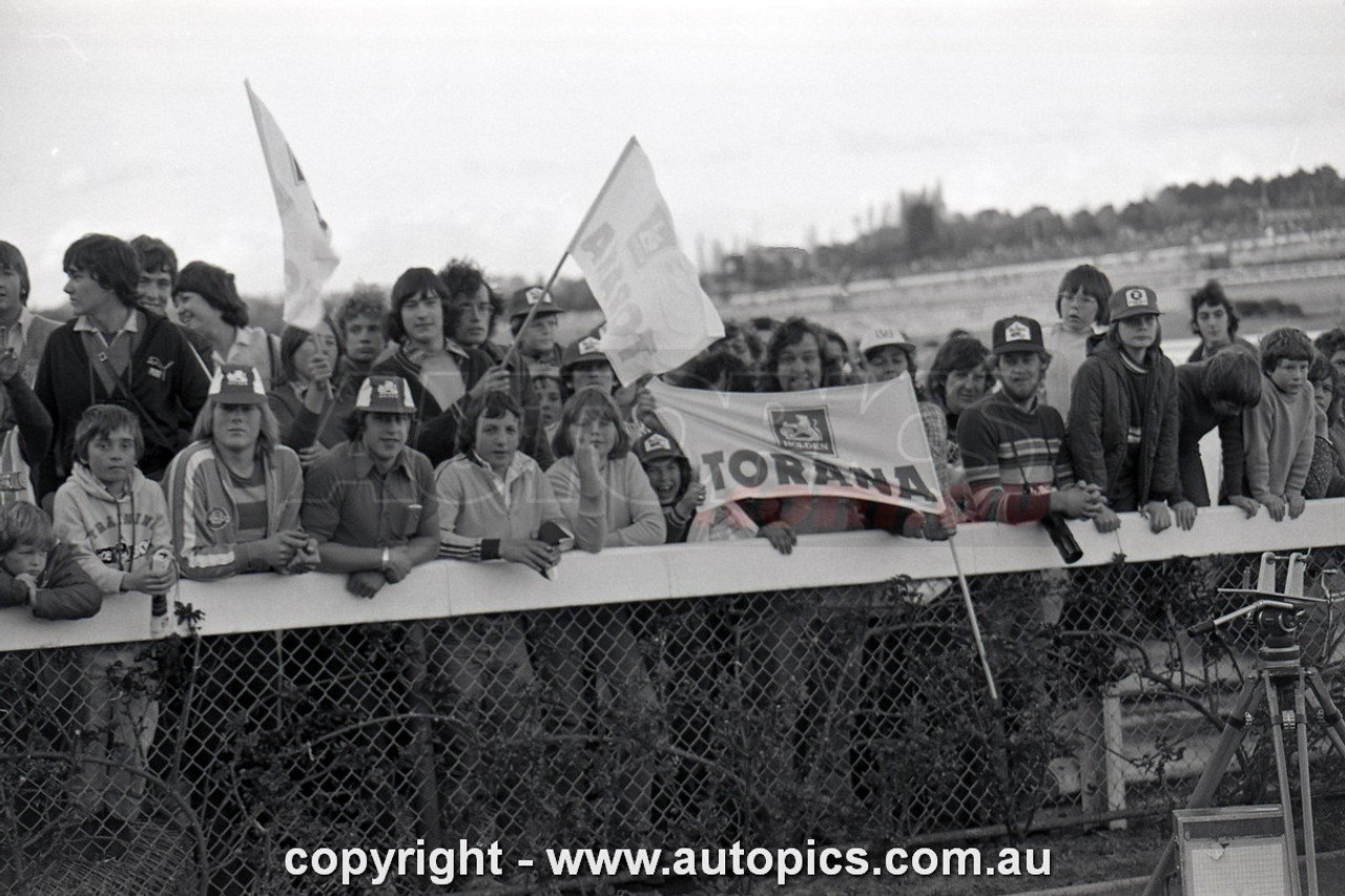 79SA09PD7042 - Crowd Shot, Hang Ten 400, Sandown International Motor Raceway, 9th September, 1979  - Photographer Peter D'Abbs