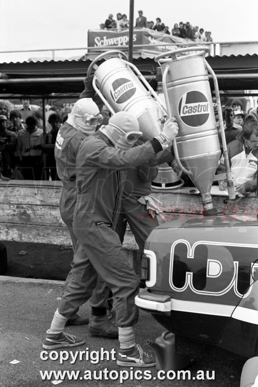 80SA09DH7008 - Peter Brock, Hang Ten 400, Sandown International Motor Raceway, 10th September, 1980, Holden Commodore VC  - Photographer Darren House