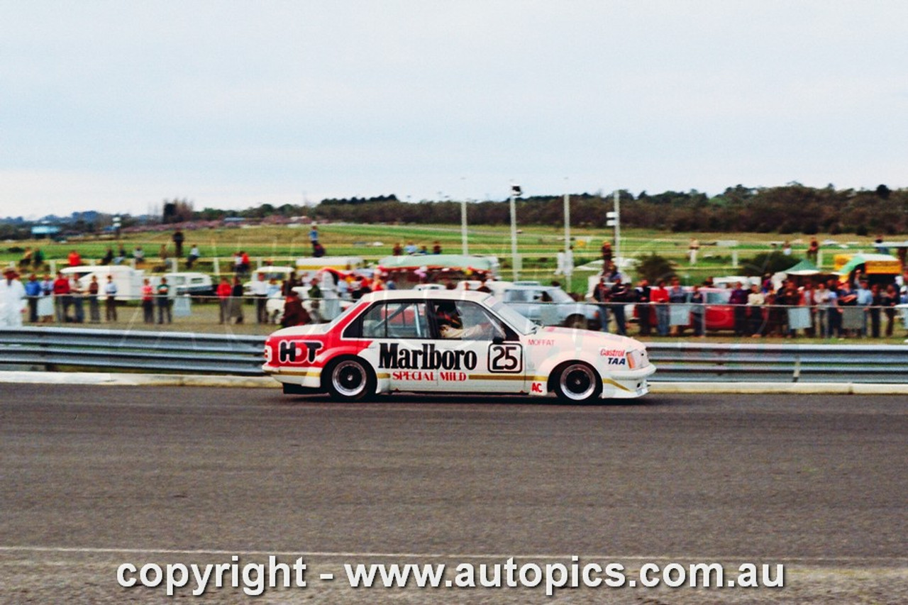 80SA09KM7048 - Allan Moffat, Hang Ten 400, Sandown International Motor Raceway, 14th September, 1980, Holden Commodore VC  - Photographer Darren House