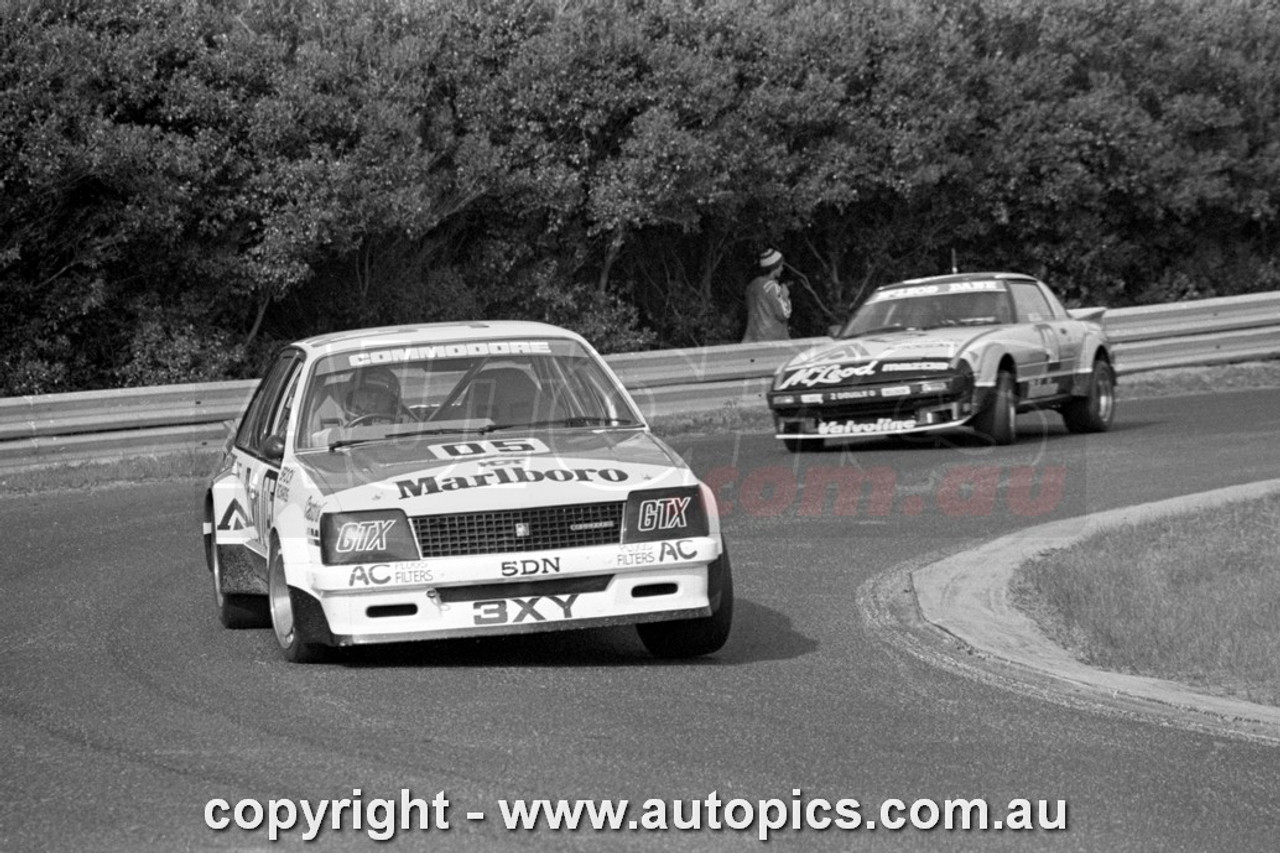 81SA09DH7006 - Peter Brock, Hang Ten 400, Sandown International Motor Raceway, 13th September, 1981, Holden Commodore VC - Photographer Peter D'Abbs