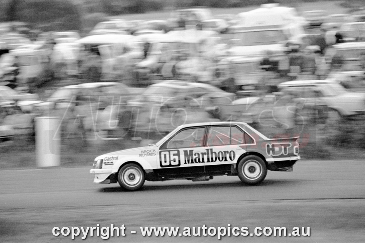 81SA09DH7017 - Peter Brock, Hang Ten 400, Sandown International Motor Raceway, 13th September, 1981, Holden Commodore VC - Photographer Peter D'Abbs
