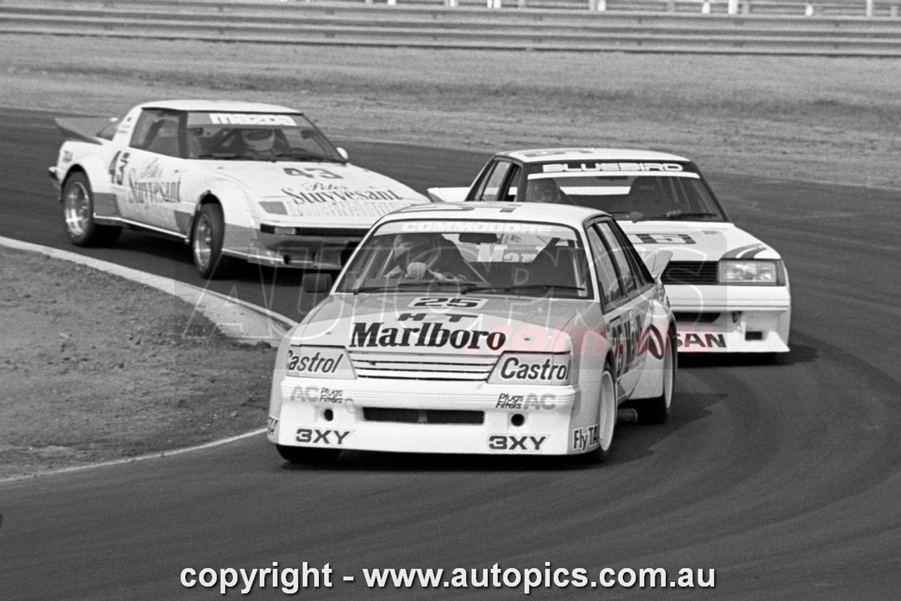 84SA09DH7026 - John Harvey & David Parsons, Castrol 500, Sandown International Motor Raceway, 9th September, 1984, Holden Commodore VK - Photographer Darren House