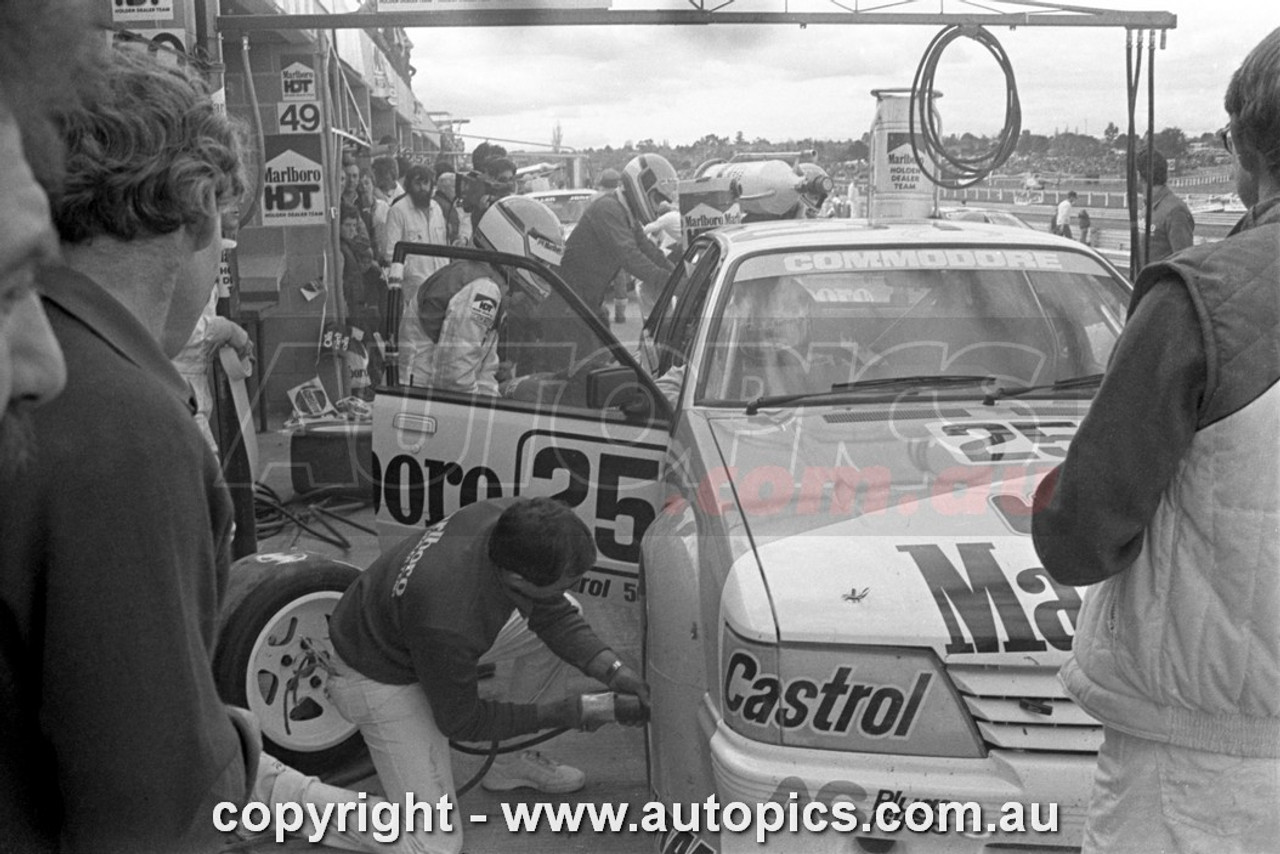 84SA09DH7032 - John Harvey & David Parsons, Castrol 500, Sandown International Motor Raceway, 9th September, 1984, Holden Commodore VK - Photographer Darren House
