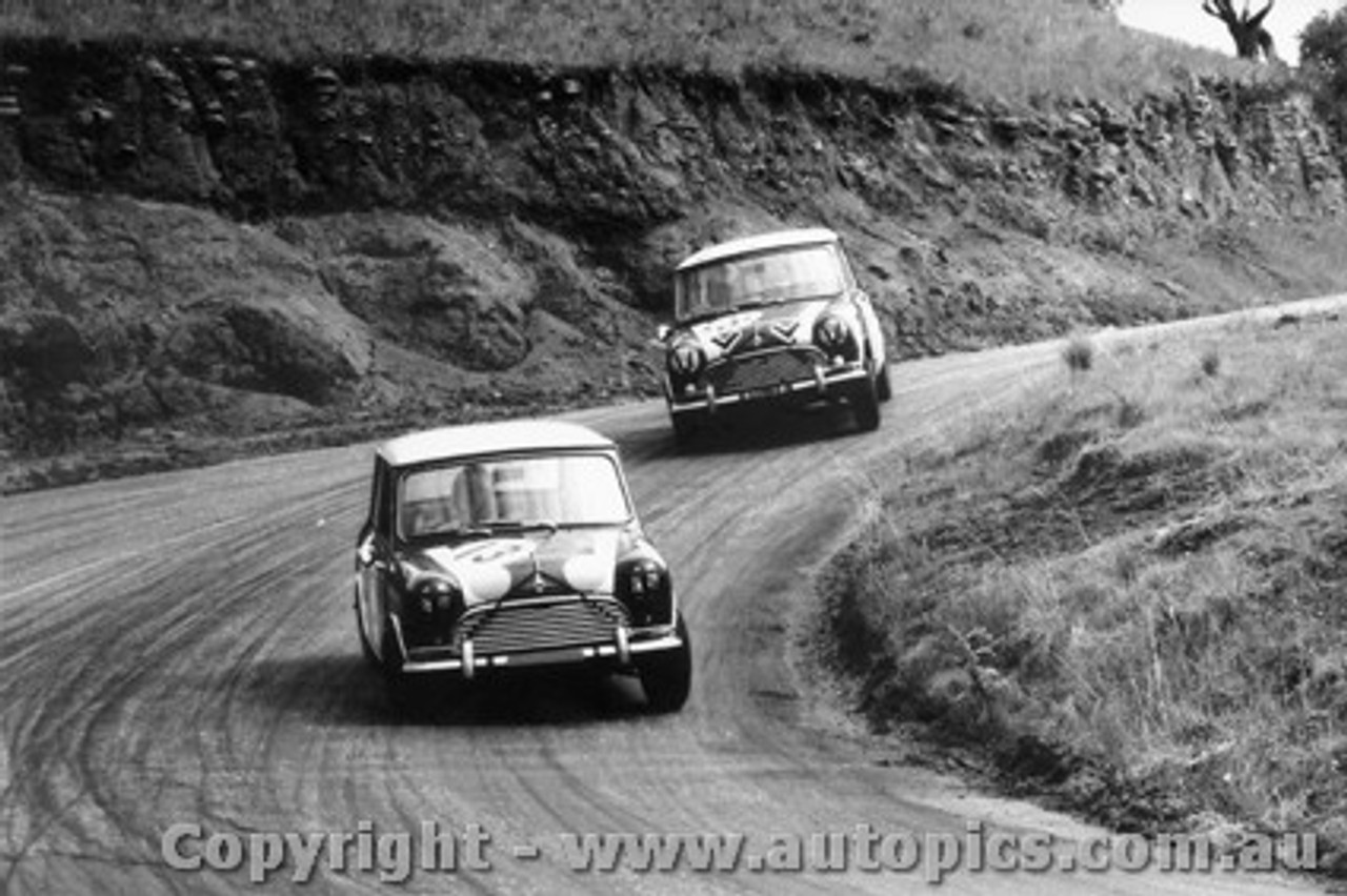 66737  -  R. Aaltonen/ Bob Holden - Hopkirk / Foley - Morris Cooper S - Bathurst 1966