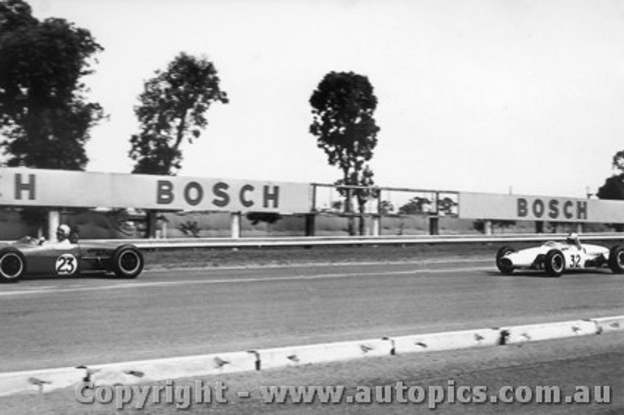 65527 - D. Collins Lotus XVII / L. Brennan Elfin  - Sandown  26/9/1965 - Photographer Peter D Abbs