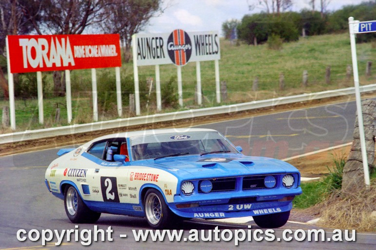 76BA10LR7049 - John Goss & Jim Richards, Hardie Ferodo 1000, Bathurst, 1976, Ford Falcon XB GT - Photographer Lance J Ruting