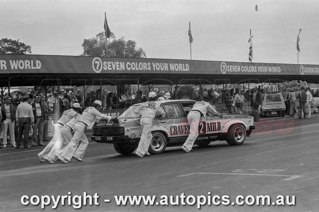 76BA10LR7108 - Allan Grice & Frank Gardner, Hardie Ferodo 1000, Bathurst, 1976, Torana L34 SLR5000 - Photpgrapher Lance J Ruting