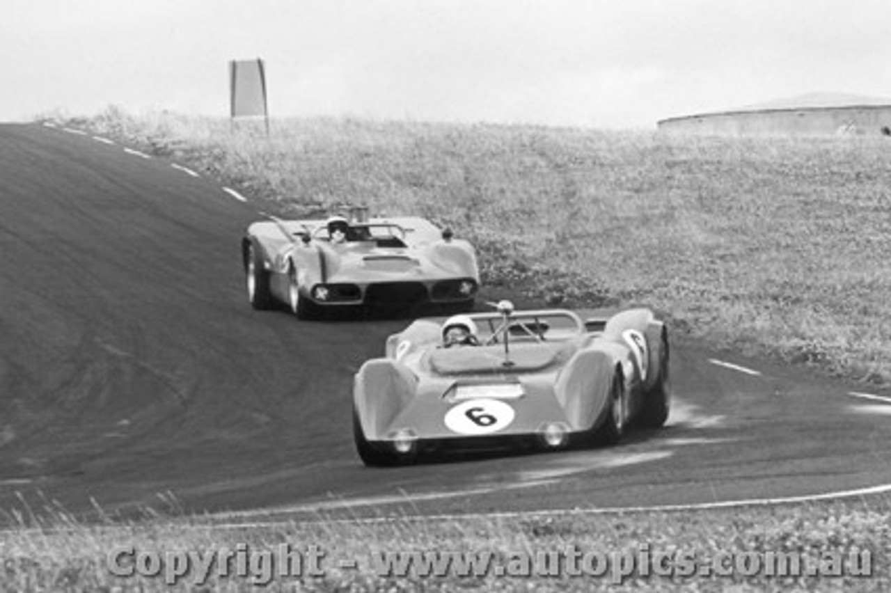 70444 - P. Moore Elfin 300C - F. Gibson R&T Chev  - Phillip Island 24/1/1970