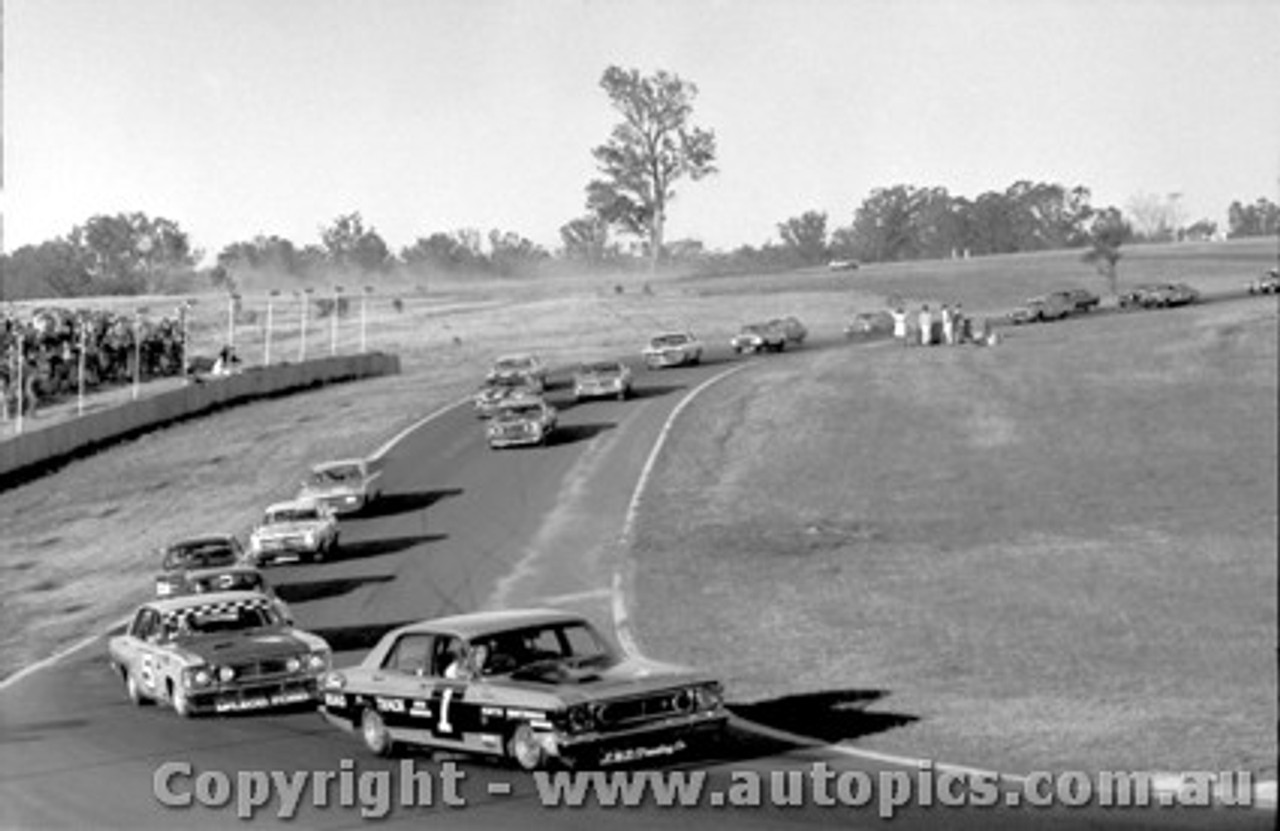 71132 - F. Gibson - J. Goss Ford Falcon GTHO - Toby Lee  Race- Oran Park 26/9/1971