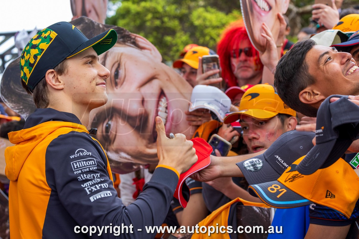 24AGP03PB3087 -Oscar Piastri,  Formula 1 -  Rolex Australian Grand Prix,  Albert Park Grand Prix Circuit, McLaren Mercedes, Car #81 , 2024