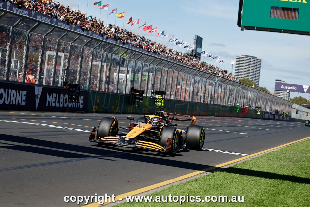 24AGP03PB3089 - Oscar Piastri, Formula 1 -  Rolex Australian Grand Prix,  Albert Park Grand Prix Circuit, McLaren Mercedes, Car #81 , 2024
