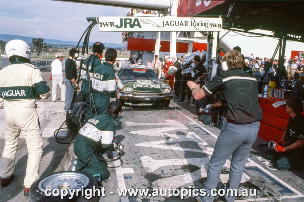 85BA10RS7012 - John Goss & Armin Hahne, James Hardie 1000, Bathurst, 1985, Jaguar XJ-S - Photographer Ray Simpson