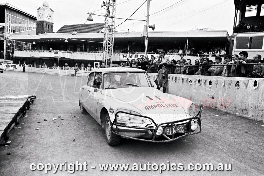 70RA06LR2508 - Jean-Claude Ogier & Lucette Ogier, Citroën DS 21 - Ampol Trial Rally, Around Australia, 1970, WINNERS - Photographer Lance J Ruting