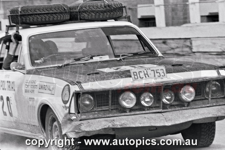 70RA06LR2516 - Colin Bond, Brian Hope & Tony Roberts, Holden Monaro HT GTS 350 - Ampol Trial Rally, Around Australia, 1970, Third Place - Photographer Lance J Ruting
