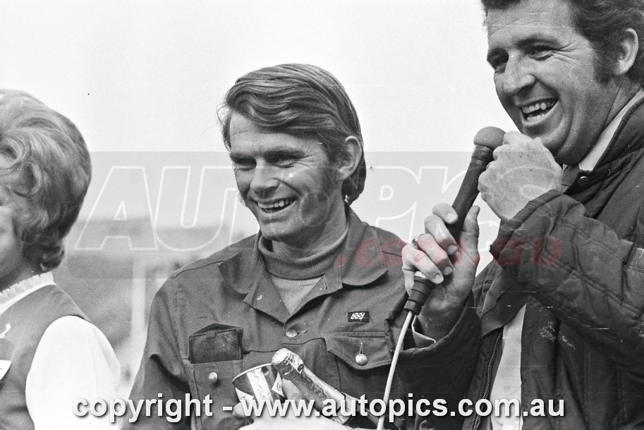 70RA06LR2523 - Colin Bond, Brian Hope & Tony Roberts, Holden Monaro HT GTS 350 - Ampol Trial Rally, Around Australia, 1970, Third Place - Photographer Lance J Ruting