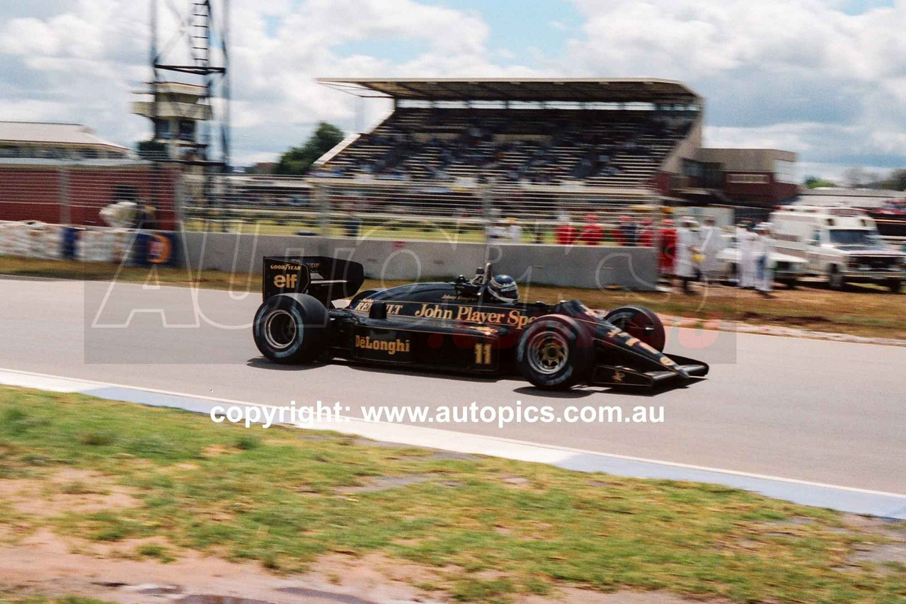 86AGP10KM3025 - Johnny Dumfries, Australian Grand Prix,  Adelaide, 1986,  Lotus-Renault - Photographer Keith Midgley