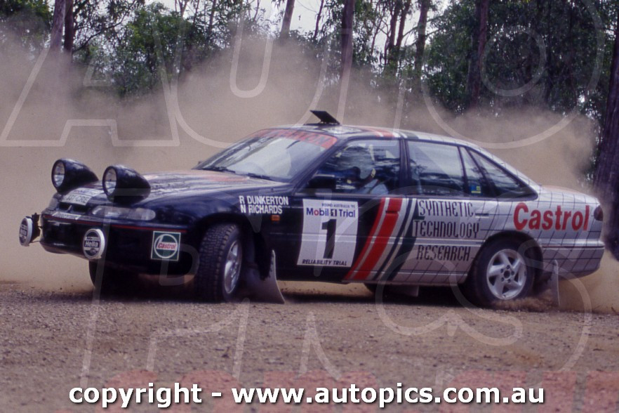 95RA06RB2513 - Mobil 1 Trial , Round Australia Trial, 1995, Ross Dunkerton & Noel Richards - Holden Commodore VR