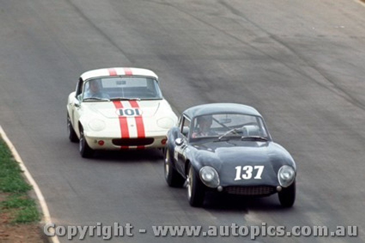 67473 - I. Johnson Milano GT / B. Fitz Lotus Elan - Oran Park 5/3/1967 - Photographer Richard Austin