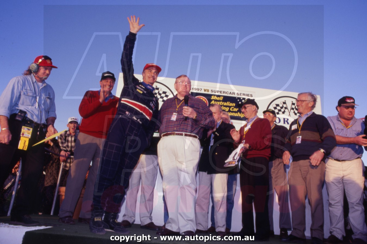 97OP11RB7010 - Peter Brock Presentation, Holden Commodore VS (HRT) Brock's Farewell - Oran Park Raceway, Narellan, New South Wales, November 16th 1997