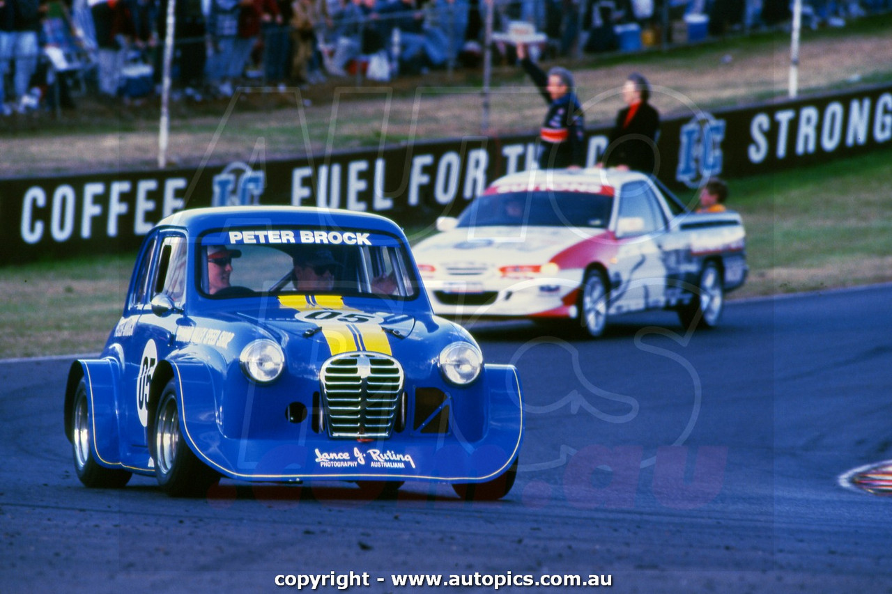 97OP11RB7012 - Peter Brock & Bev Brock, Holden Commodore VS (HRT) Brock's Farewell - Oran Park Raceway, Narellan, New South Wales, November 16th 1997