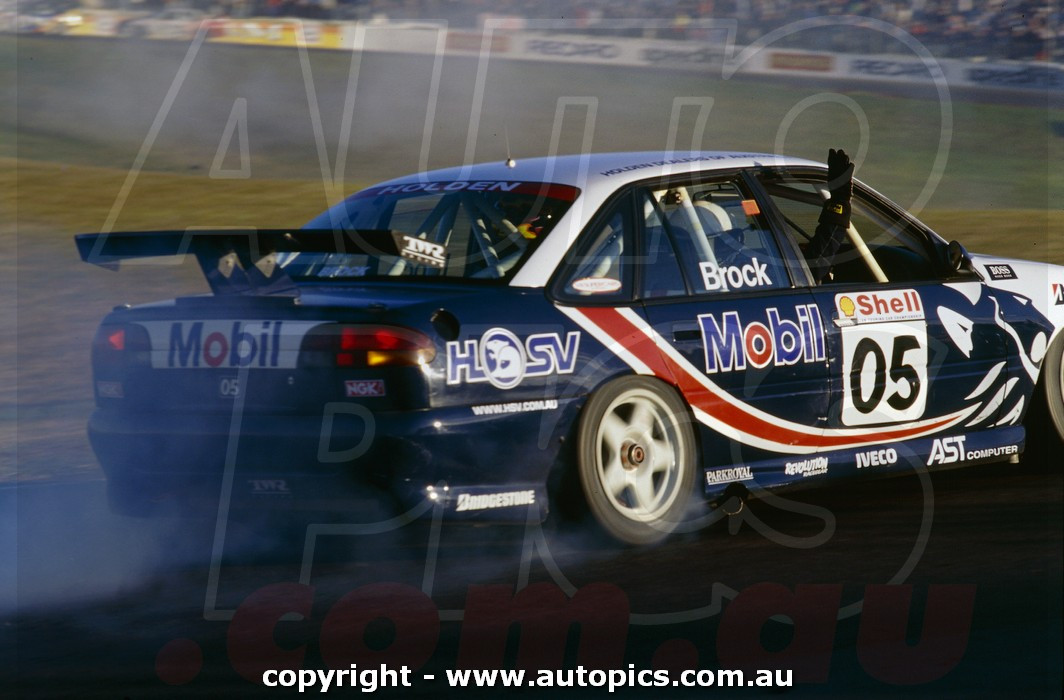 97OP11RB7015 - Peter Brock, Holden Commodore VS (HRT) Brock's Farewell - Oran Park Raceway, Narellan, New South Wales, November 16th 1997