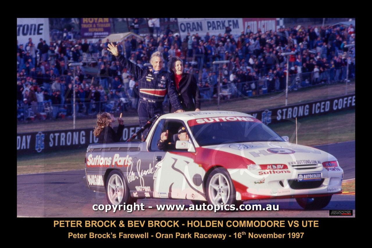 97OP11RB7011-1 - Peter Brock & Bev Brock, Holden Commodore VS (HRT) Brock's Farewell - Oran Park Raceway, Narellan, New South Wales, November 16th 1997