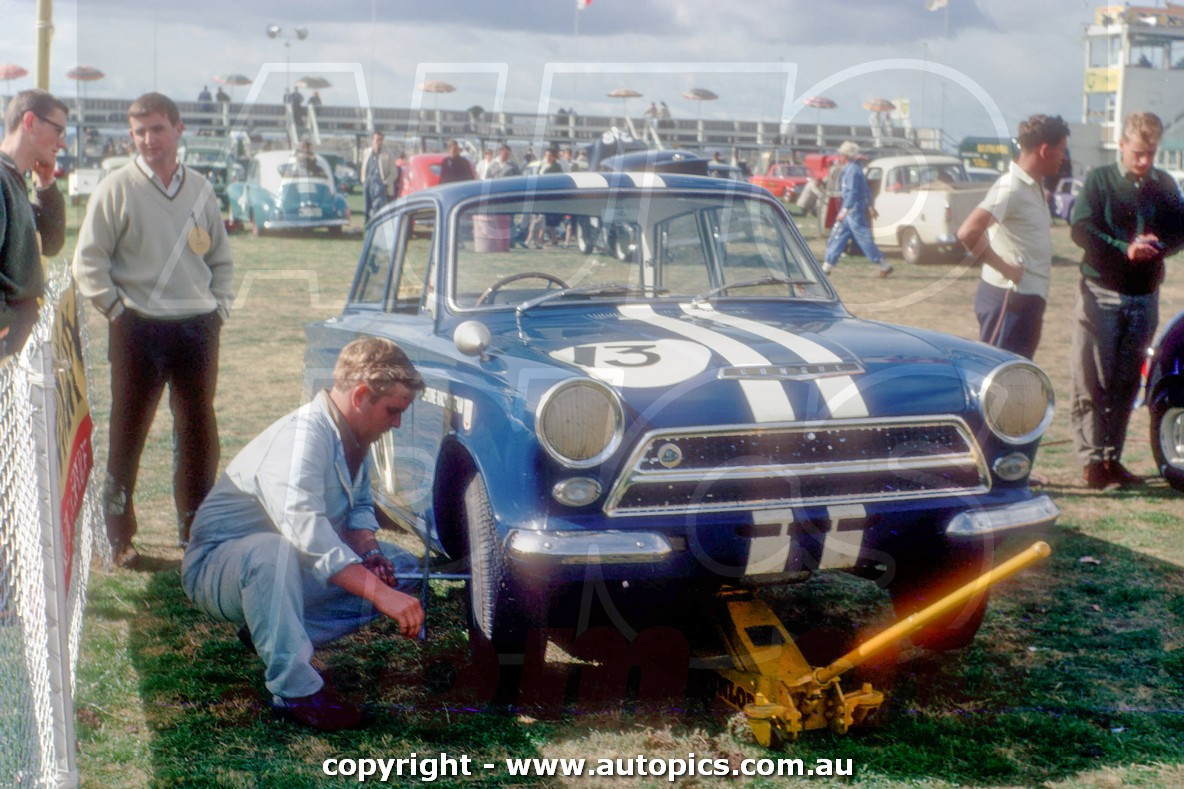 64SA09LJ7001 - Jim McKeown, Lotus Cortina, The Neptune Racing Team - Sandown International Motor Raceway, Springvale, Victoria, 1964 - Photographer Laurie Johnson