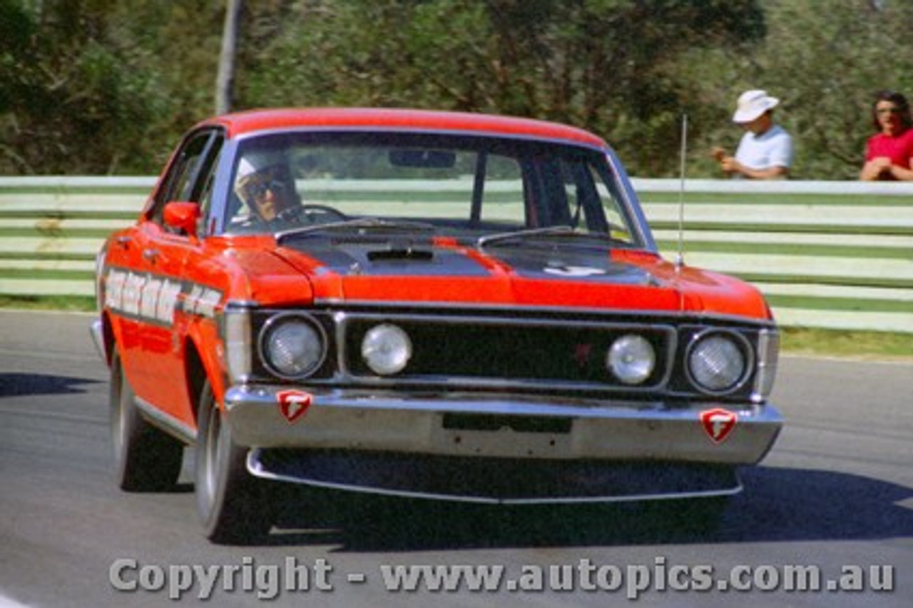 71141 - John Harris Falcon XW GTHO  - Warwick Farm 21st October 1971 - Photographer Jeff Nield