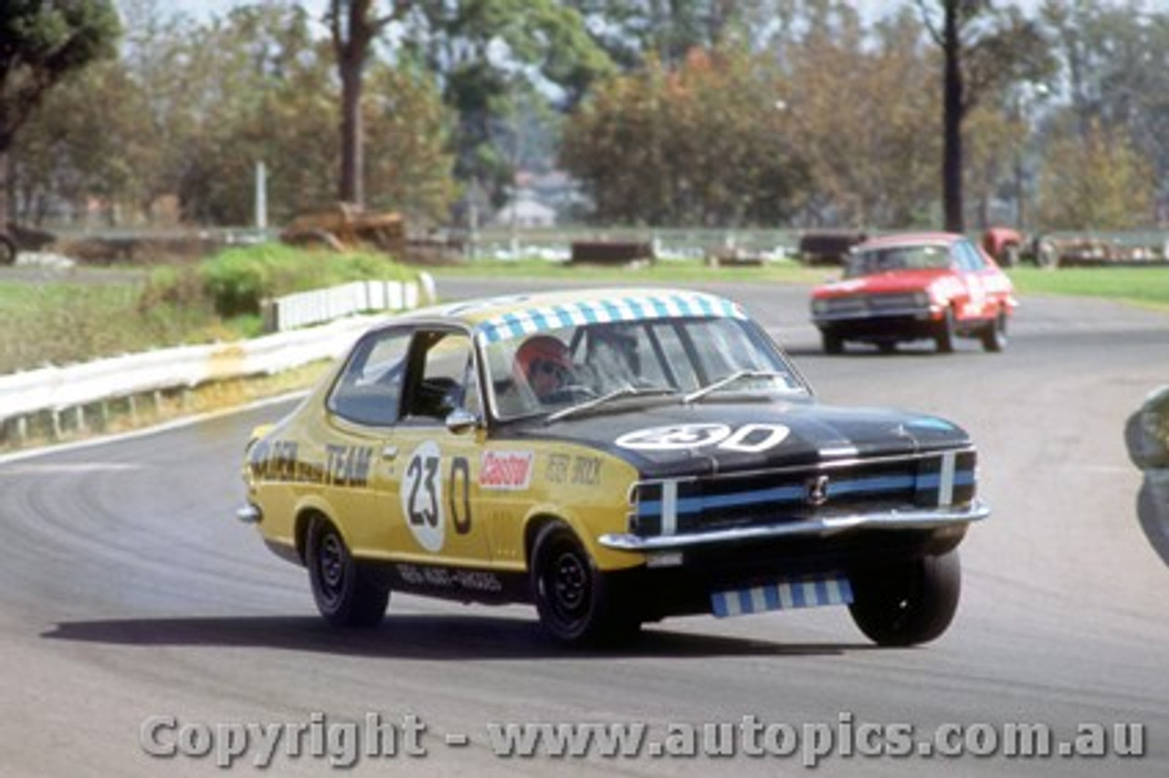 71166 - Peter Brock Holden Torana XU1 - Warwick Farm 2nd May 1971 - Photographer Jeff Nield